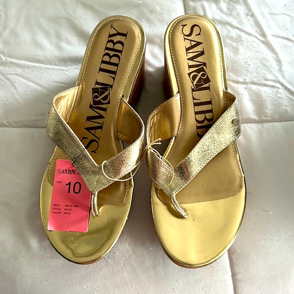NWT Gold wedge sandals size 10